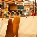 High-quality torba papierowa displayed at a busy market stall, highlighting eco-friendly